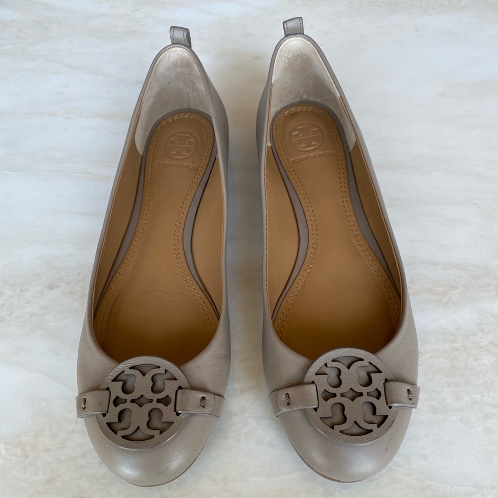 Tory Burch flats. French Gray/Taupe. Gently used. Minor scuff on toe. Size 7.5